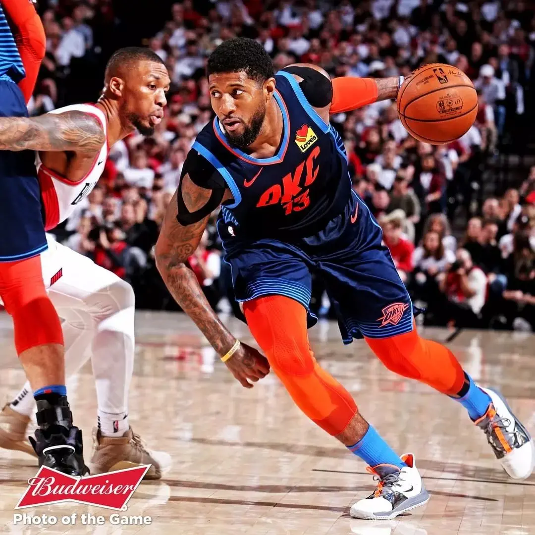 半岛体育官方入口-国际比赛日欧篮联焦点战，俄克拉荷马雷霆复出首秀，态度坚定，赛程密集仍需轮换