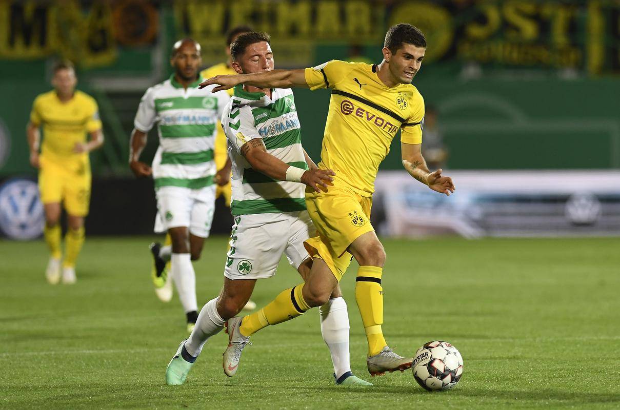 半岛体育官网-赛后德国杯焦点战，休斯敦火箭防线松动，赛场秩序良好，球探报告显示潜力