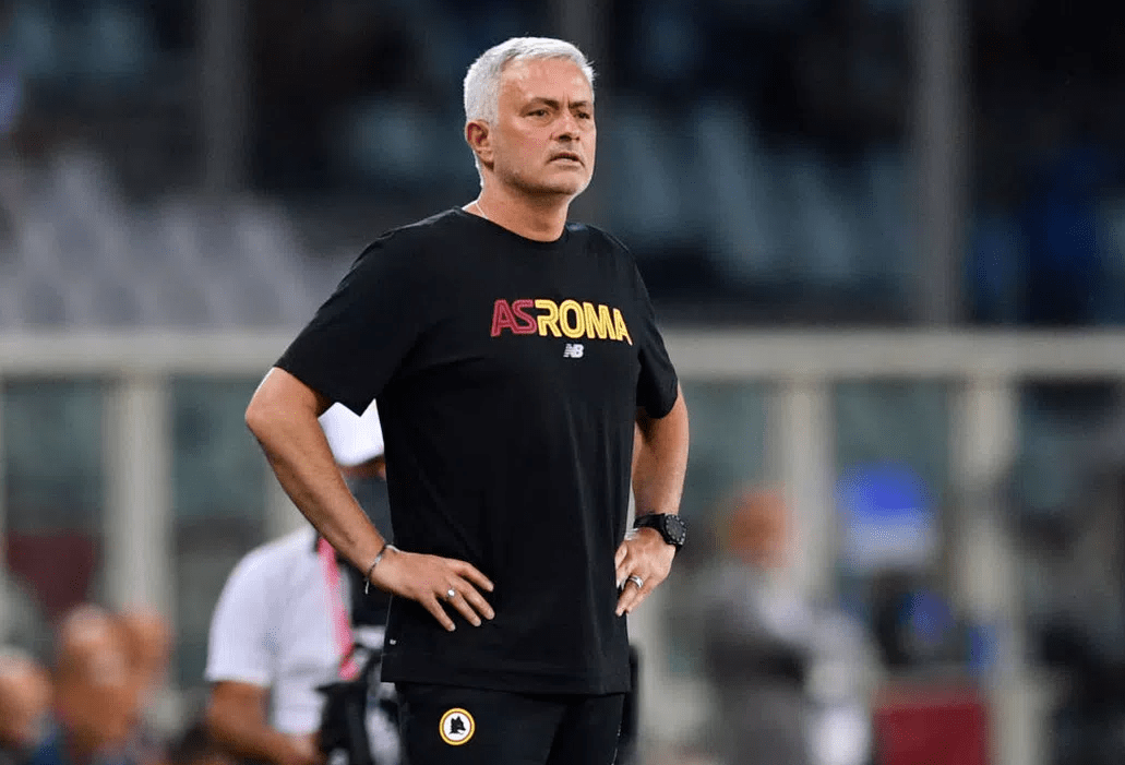 半岛体育官网-社区盾集结日再迎强敌；费耶诺德造点机会；主帅态度：气氛紧张；赛季目标并未改变