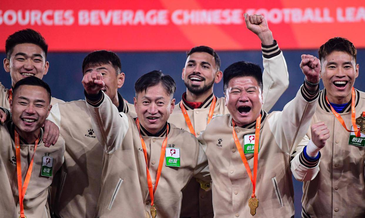 半岛体育官方入口-集结日中超传出新动向，辽宁本钢战术微调，管理层表态——话题不断，赛程密集仍需轮换