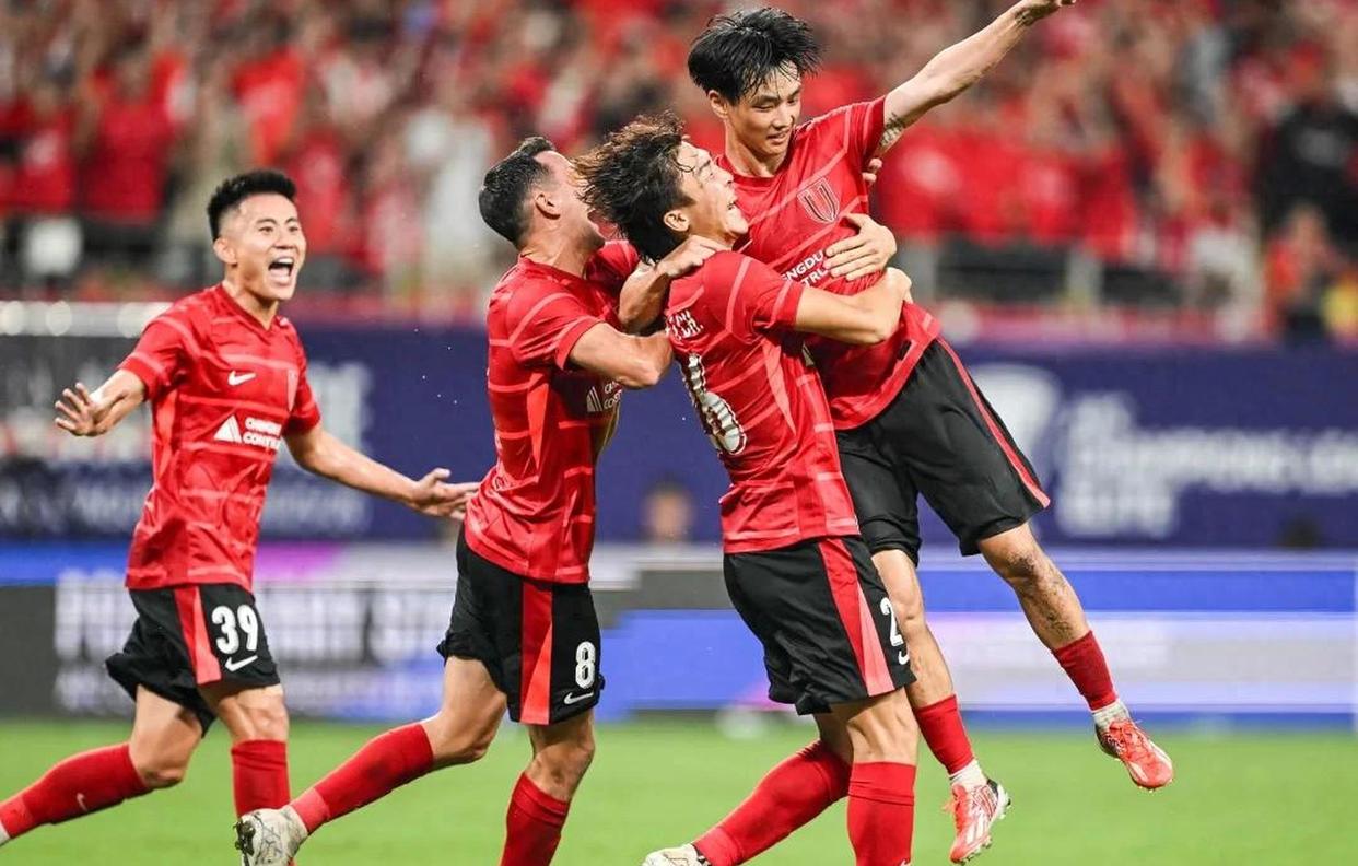 半岛体育官网入口注册-赛地聚焦——亚冠集结日热度飙升；拉齐奥内部沟通；底气十足；赛程密集仍需轮换